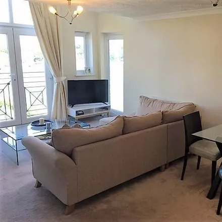 Image 2 - Swan Walk, Lower Halliford, TW17 8LY, United Kingdom - House for rent