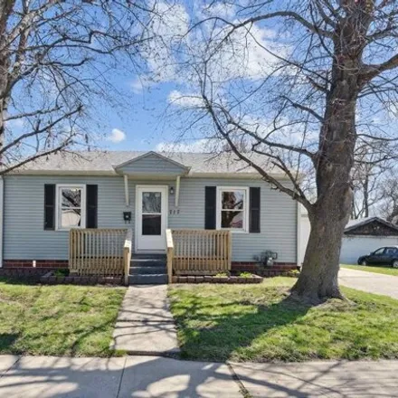 Buy this 2 bed house on 736 North 3rd Avenue East in Newton, IA 50208