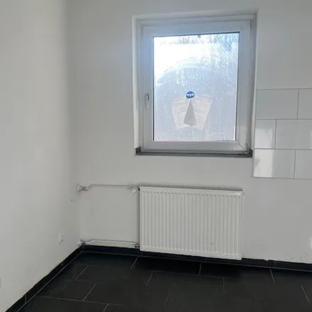 Rent this 2 bed apartment on Memmertweg 8 in 45149 Essen, Germany
