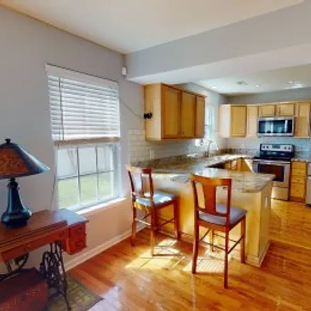 Buy this 4 bed apartment on 1189 Poplar Avenue