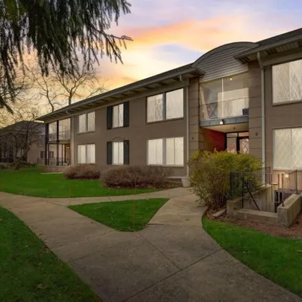 Buy this 3 bed condo on 18023 East Goldwin Street in Southfield, MI 48075