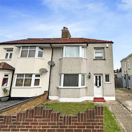 Rent this 3 bed duplex on Sutcliffe Road in Crook Log, London
