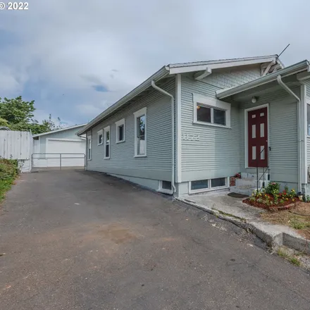 Buy this 3 bed house on 740 Koos Bay Boulevard in Coos Bay, OR 97420