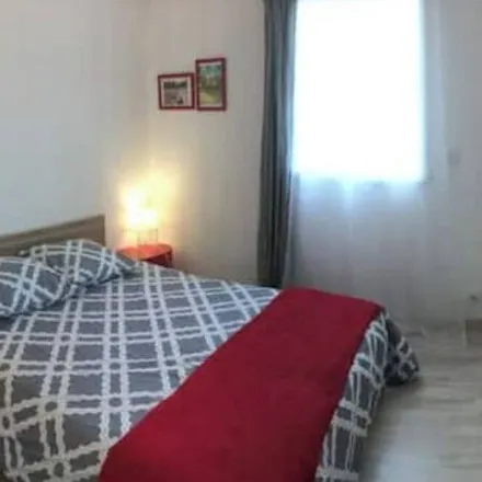 Rent this 3 bed house on 22260 Plouëc-du-Trieux