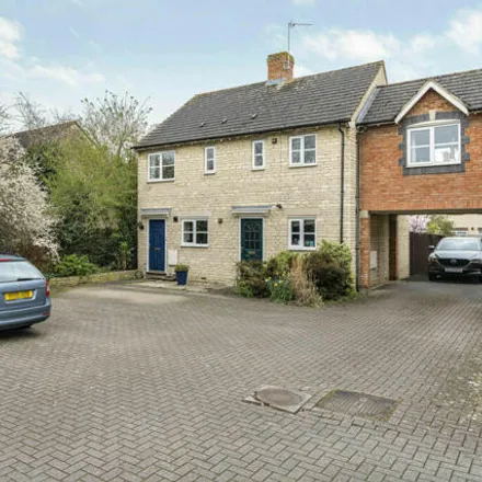Buy this 2 bed house on Redwing Close in Bicester, OX26 6SR