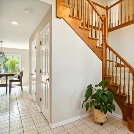 Image 3 - 2242 North Charter Point Drive, Arlington Heights, IL 60004, USA - House for sale