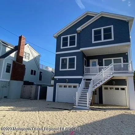 Rent this 5 bed house on 356 6th Avenue in Normandy Beach, Brick Township