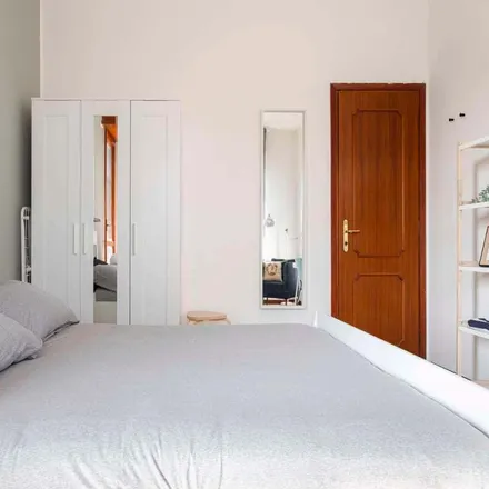 Rent this 3 bed room on Via Alessandro Astesani 66 in 20161 Milan MI, Italy