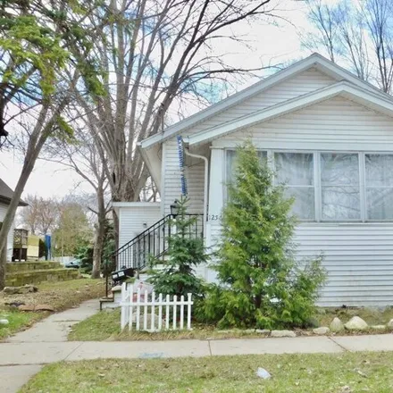 Buy this 2 bed house on 1266 Klaus Street in Green Bay, WI 54302