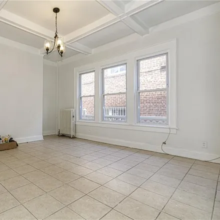 Image 8 - 636 East 34th Street, New York, NY 11203, USA - House for sale