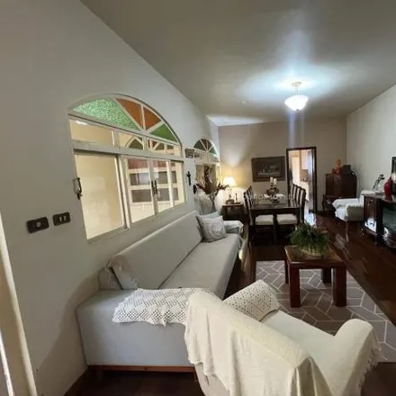 Buy this 4 bed house on Centro Educacional da Universidade Federal do Triângulo Mineiro - UFTM in Rua Getúlio Guatirá, Abadia