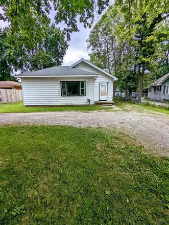 Buy this 3 bed house on Boost Mobile in Hess Avenue, City of Saginaw
