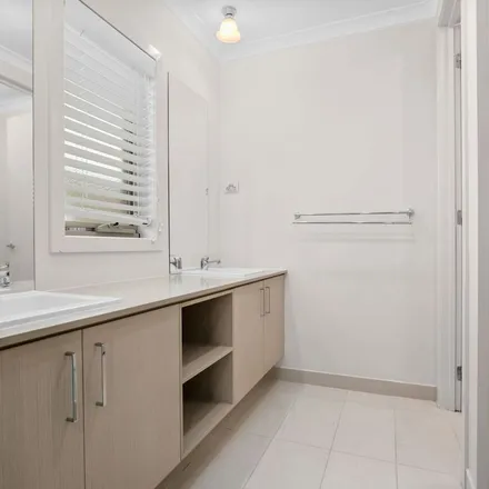 Image 5 - Elmswood Boulevard, Keysborough VIC 3173, Australia - Apartment for rent