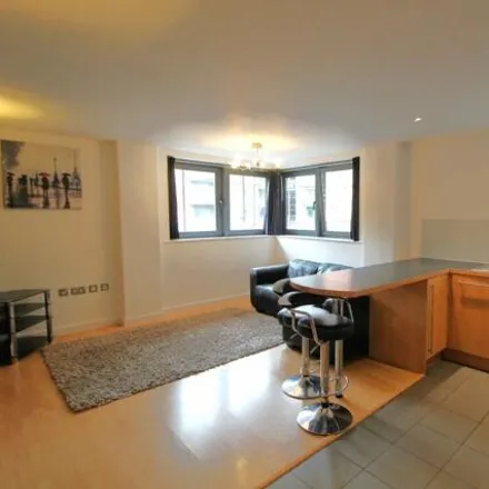 Buy this 2 bed apartment on 6 City Walk in Leeds, LS11 9BJ