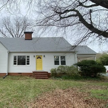 Rent this 3 bed house on 4041 Robinhood Road in Mount Tabor, Winston-Salem