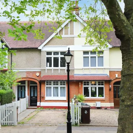 Rent this 3 bed townhouse on Creswick Cttage in The Green, London