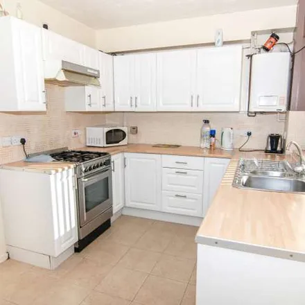Rent this 5 bed apartment on 71 Barnfield Place in Millwall, London