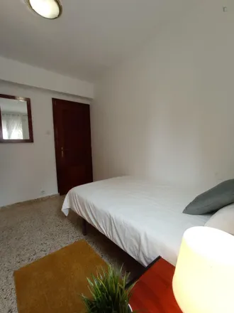 Rent this 5 bed room on Madrid in Calle del Poeta Blas de Otero, 83