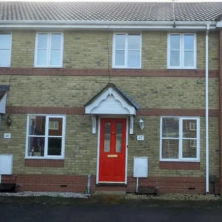 Rent this 2 bed townhouse on unnamed road in Farnborough, GU14 6TS