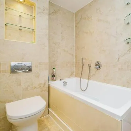 Image 7 - Woodham Place, Sheerwater Road, West Byfleet, KT15 3AE, United Kingdom - Apartment for sale