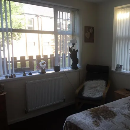 Rent this studio apartment on GoLocal in Kelvin Grove, Wombwell
