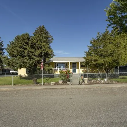 Buy this 3 bed house on 3204 West 5th Avenue in Kennewick, WA 99336