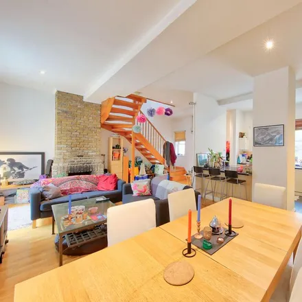 Rent this 3 bed townhouse on unnamed road in London, SW2 5RE