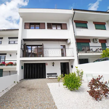 Rent this 4 bed apartment on Rua Guedes de Amorim in 5050-277 Peso da Régua, Portugal