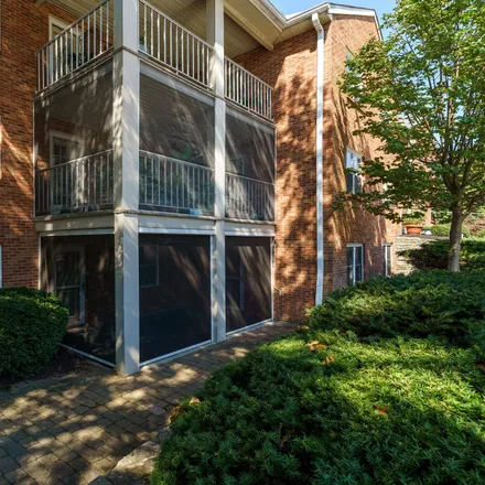 Image 2 - 301 Keeneland Drive, Fort Thomas, KY 41075, USA - Condo for sale