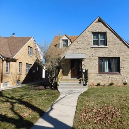 Buy this studio house on 3038 South 38th Street in Milwaukee, WI 53215