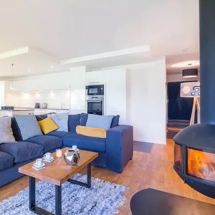 Rent this 4 bed apartment on 74390 Châtel