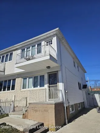 Image 2 - 24 Mayberry Promenade, New York, NY 10312, USA - House for sale