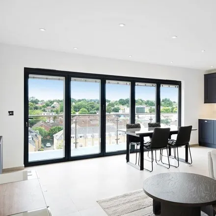 Image 3 - Crescent Rise, London, EN4 9RR, United Kingdom - Apartment for rent