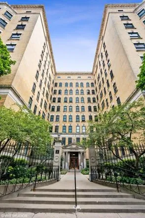 Buy this 3 bed condo on 550-568 West Surf Street in Chicago, IL 60657