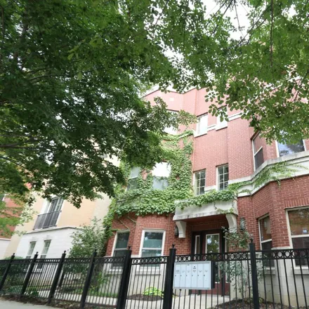 Rent this 3 bed condo on 1039 S Lytle St