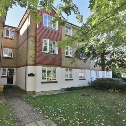 Buy this 2 bed apartment on unnamed road in London, TW7 6SY