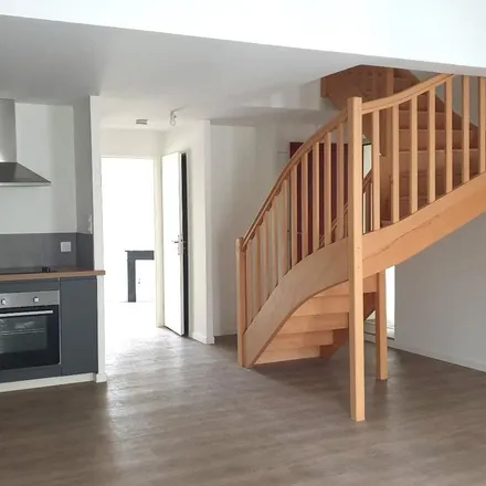 Rent this 3 bed apartment on Rue du 19 Mars 1962 in 86000 Poitiers, France