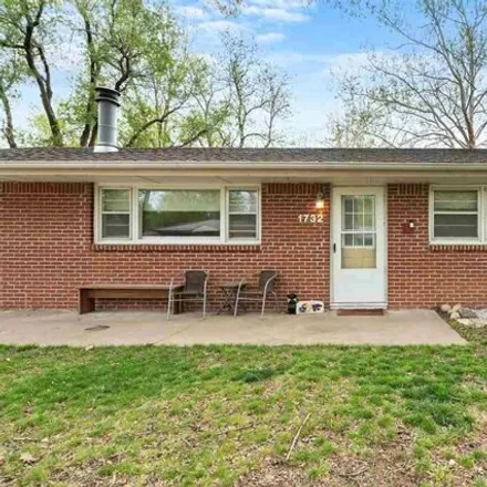 Buy this 3 bed house on 1732 Vaughn Drive in Manhattan, KS 66502