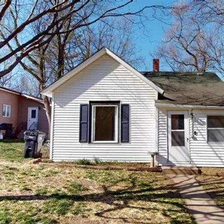 Buy this 2 bed house on 668 Walnut Street in Cherokee, IA 51012