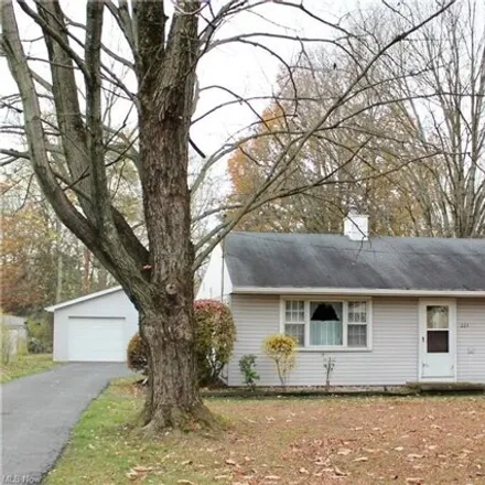 Buy this 3 bed house on 221 Clifton Avenue Northeast in Howland Center, Howland Township