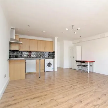 Image 4 - 8-18 Rampart Street, St. George in the East, London, E1 2JY, United Kingdom - Apartment for rent