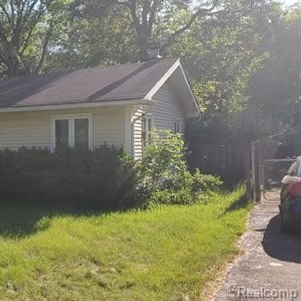 Buy this 3 bed house on 22475 Nancy Avenue in Southfield, MI 48033