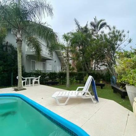 Rent this 4 bed house on Rua das Gaivotas 610 in Ingleses do Rio Vermelho, Florianópolis - SC