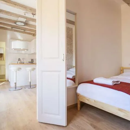 Image 3 - Bistro 42, Carrer de la Maquinista, 42, 08001 Barcelona, Spain - Apartment for rent