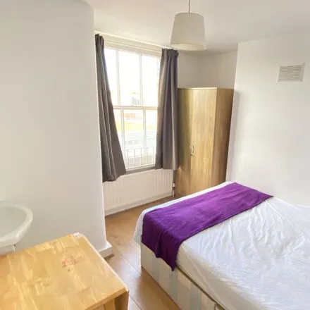 Rent this 4 bed room on Red 9 Gaming in 227-229 Whitechapel Road, London