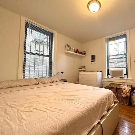 Image 8 - 30-49 Crescent Street, New York, NY 11102, USA - House for rent