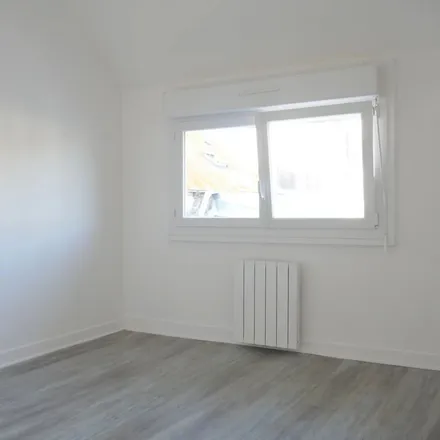 Rent this 3 bed apartment on 80 Boulevard du Maréchal Foch in 22410 Saint-Quay-Portrieux, France