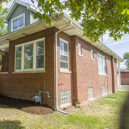Buy this 3 bed house on 9257 Tulley Avenue in Oak Lawn, IL 60453