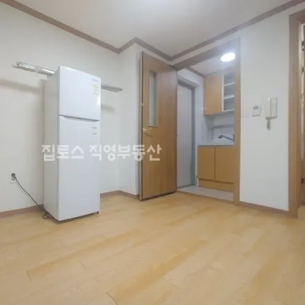 Rent this studio apartment on 서울특별시 관악구 신림동 492-13