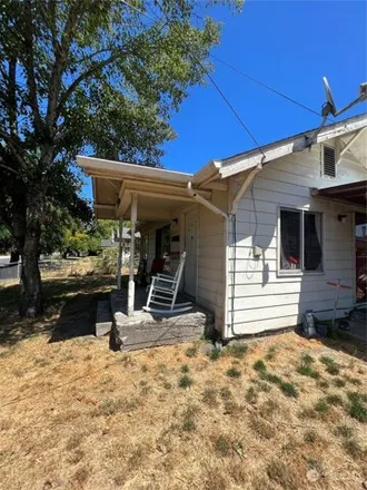 Image 2 - 1310 S 5th Ave, Kelso, Washington, 98626 - House for sale
